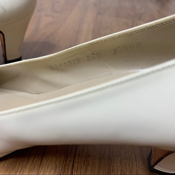 Vintage Salvatore Ferragamo Cap Toe Pumps - Picture 11 of 12